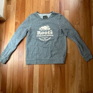 Root’s grey sweatshirt